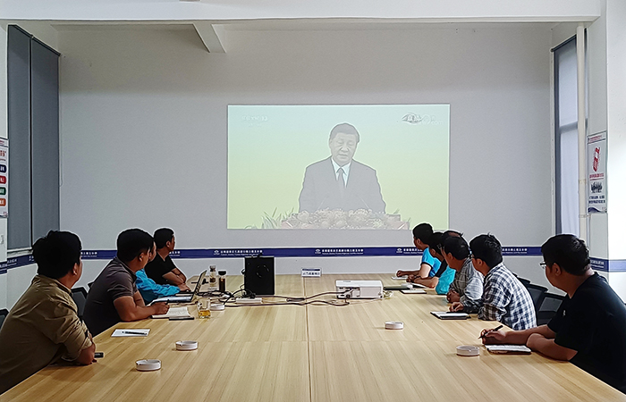 1656664226471874.jpg 路橋五部云蘭高速項目部組織收看 xiao.jpg