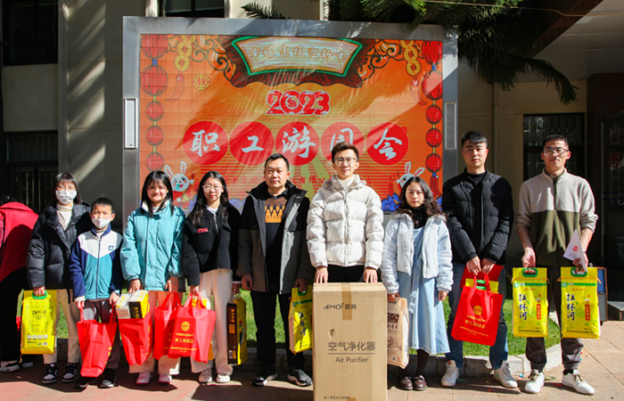 1674135412418627.jpg (小圖)領(lǐng)獎.jpg